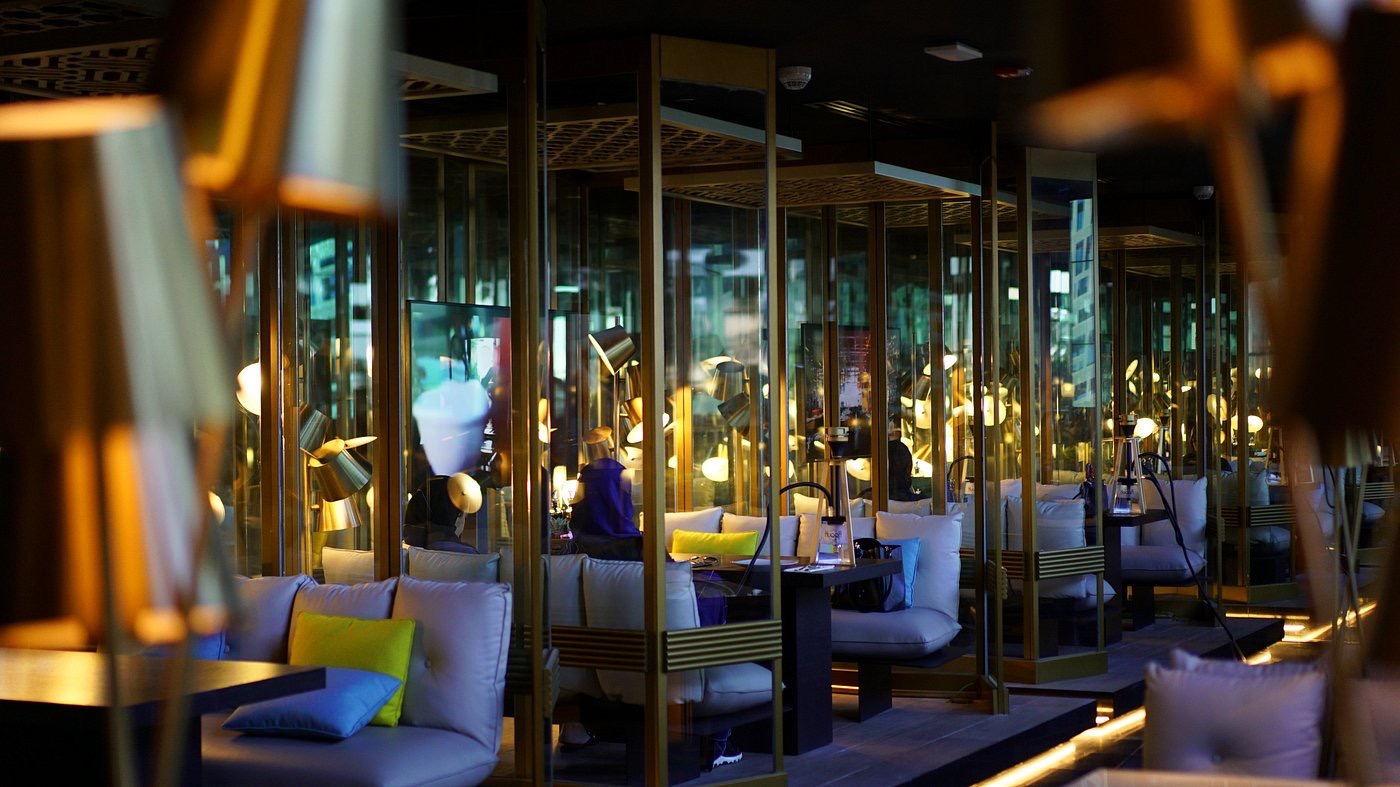 A mirrored evening lounge in Doha