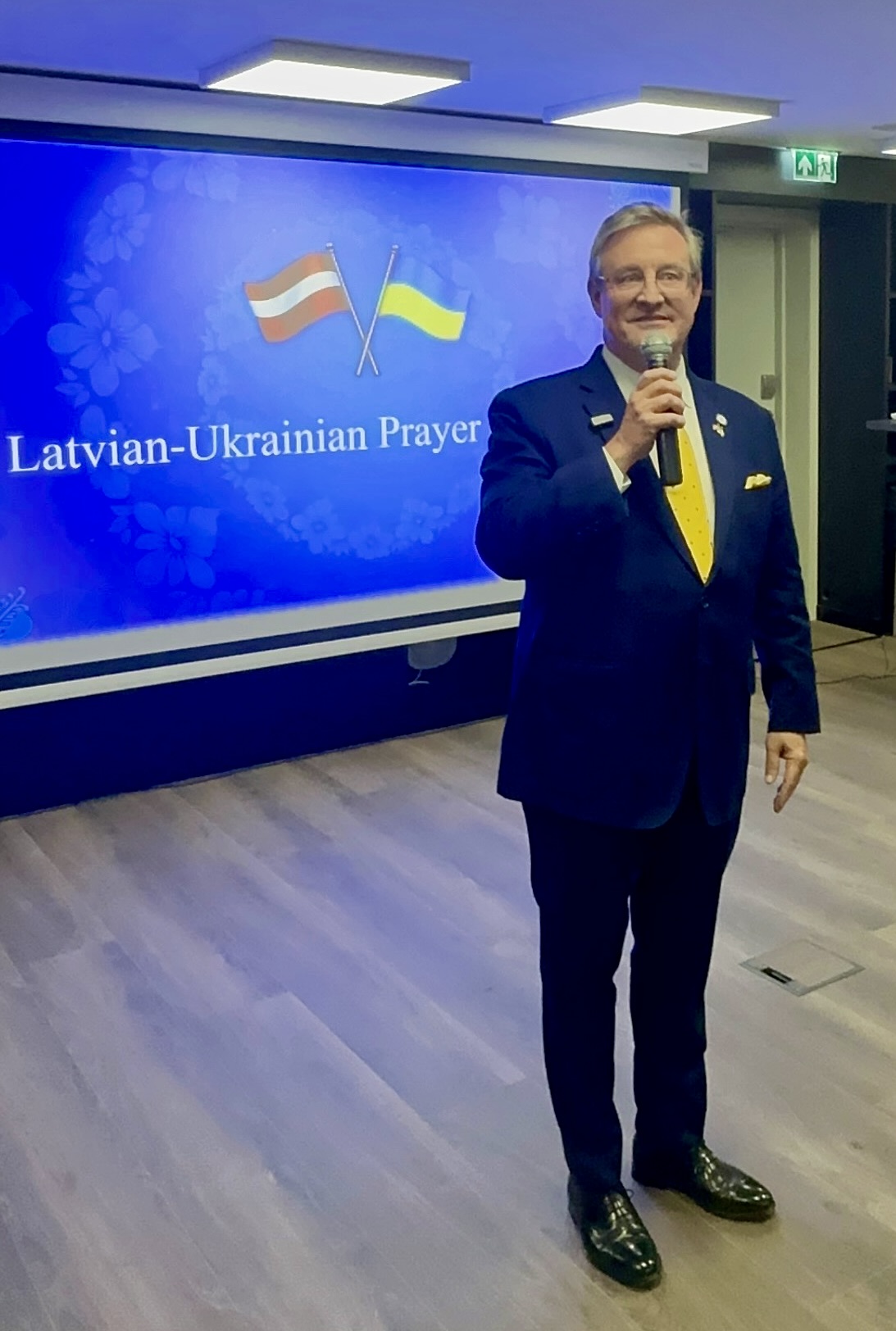 Mark J. Finlay speaking at a Latvian–Ukrainian Prayer event